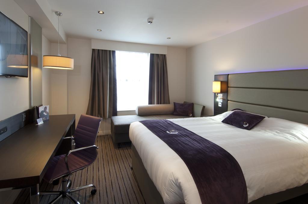 Premier Inn London Croydon West - Purley A23 Room photo