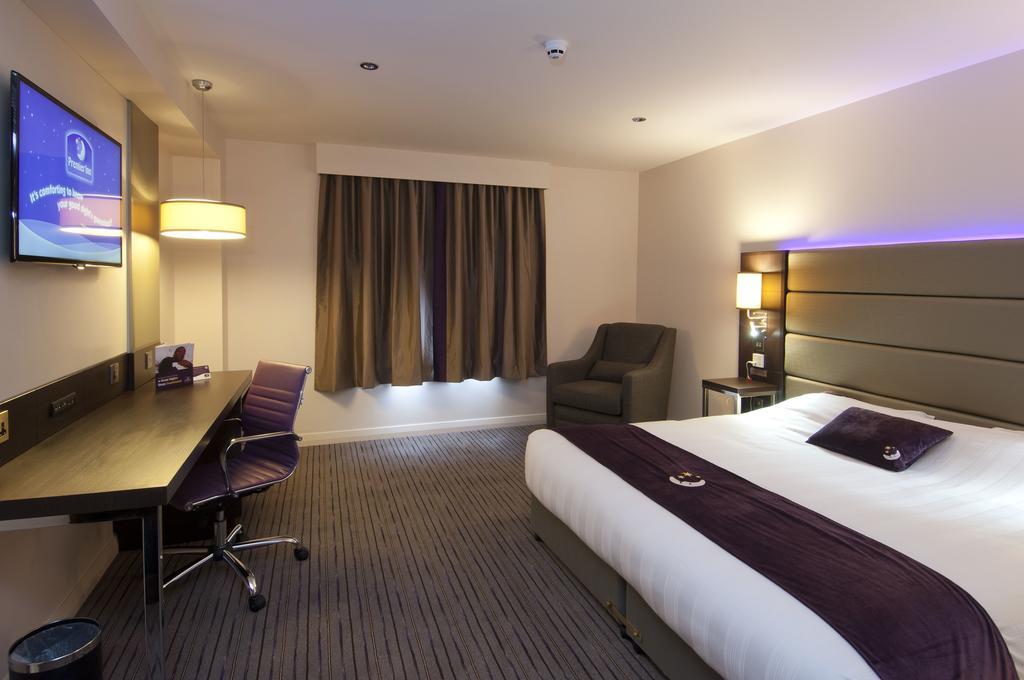 Premier Inn London Croydon West - Purley A23 Room photo