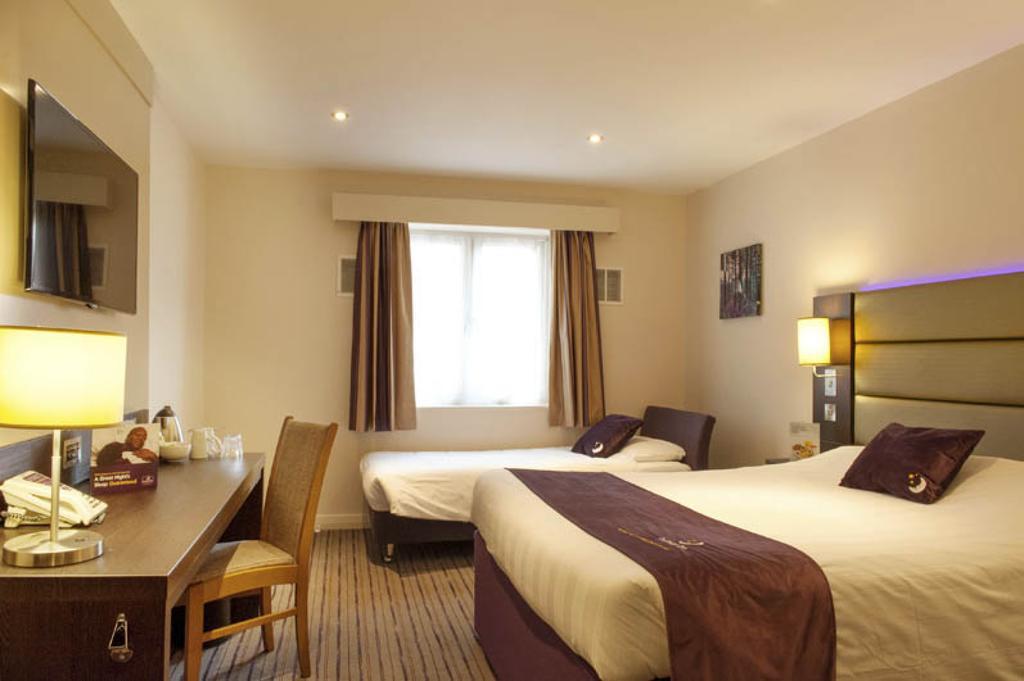 Premier Inn London Croydon West - Purley A23 Room photo