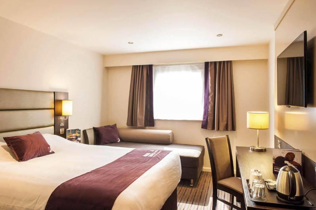 Premier Inn London Croydon West - Purley A23 Exterior photo